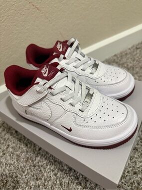Air Force 1 Nike Kids White and Maroon Low-Top Sneakers easy on